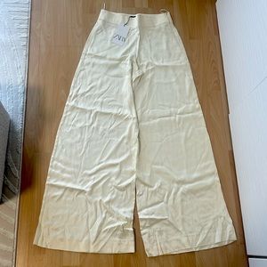 Zara Pants. Small size. Color: cream/beige